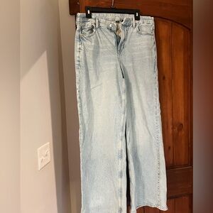 American Eagle Light Wash Strigid jeans